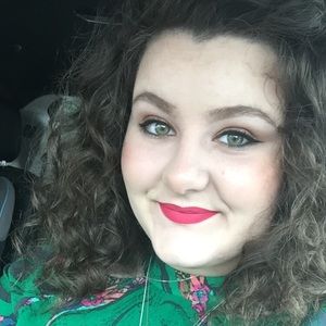 Meet your Posher, Emilee